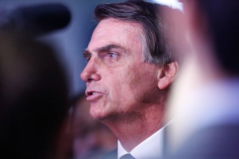 Ala militar nega golpismo, mas apoia Bolsonaro no embate com Poderes