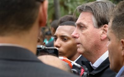 Bolsonaro sugere ‘sombra da suspeição’ sobre eleições e volta a pedir participação das Forças Armadas