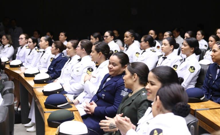 Mulheres militares em sessão solene na Câmara dos Deputados - Vinicius Loures / Câmara dos Deputados