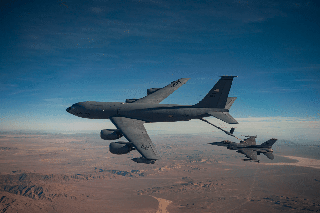 O KC-135 Stratotanker é uma aeronave de reabastecimento aéreo da Força Aérea dos Estados Unidos. (Imagem: USAF)