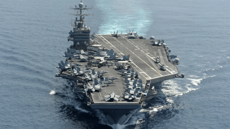 O USS Abraham Lincoln iniciou deslocamento em direção ao estreito de Ormuz (Imagem: US Navy)