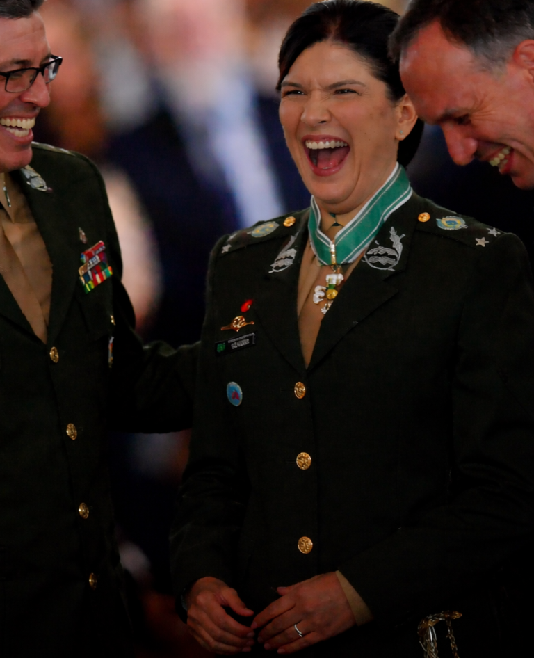 A médica Cláudia Lima Gusmão Cacho se tornou, nesta quarta-feira, a primeira mulher a alcançar o generalato nos quase 400 anos de História do Exército (Imagem: O Globo)