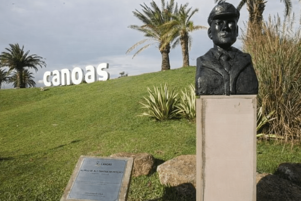 Praça Coronel Aviador Alfeu de Alcântara Monteiro, em Canoas