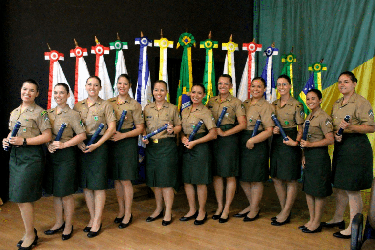 Primeira turma de mulheres aperfeiçoadas na EASA (Imagem: EB)