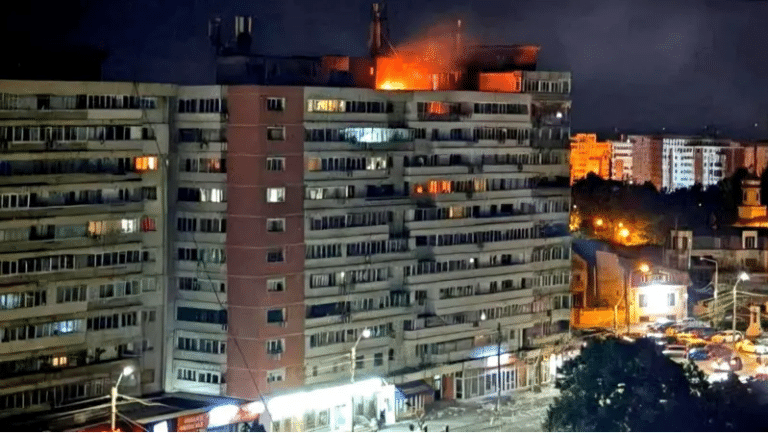 Cerca de 70 pessoas foram evacuadas enquanto o fogo era apagado