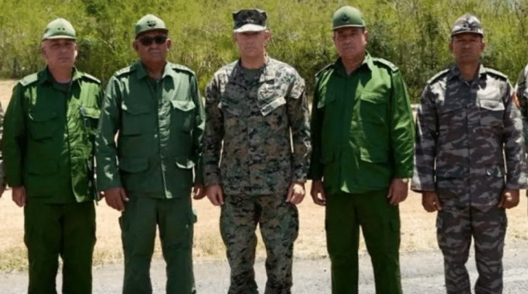 Encontro de general americano com chefes militares cubanos em Guntánamo
