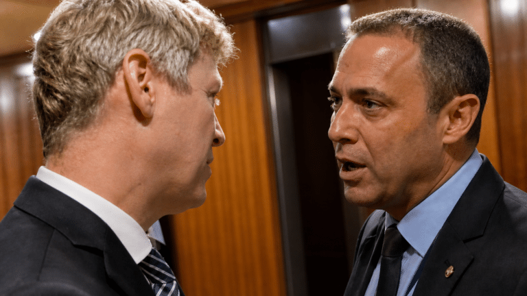 Deputado Marcel Van Hattem e general Emílio Ribeiro (Imagem editada com auxílio da IA)