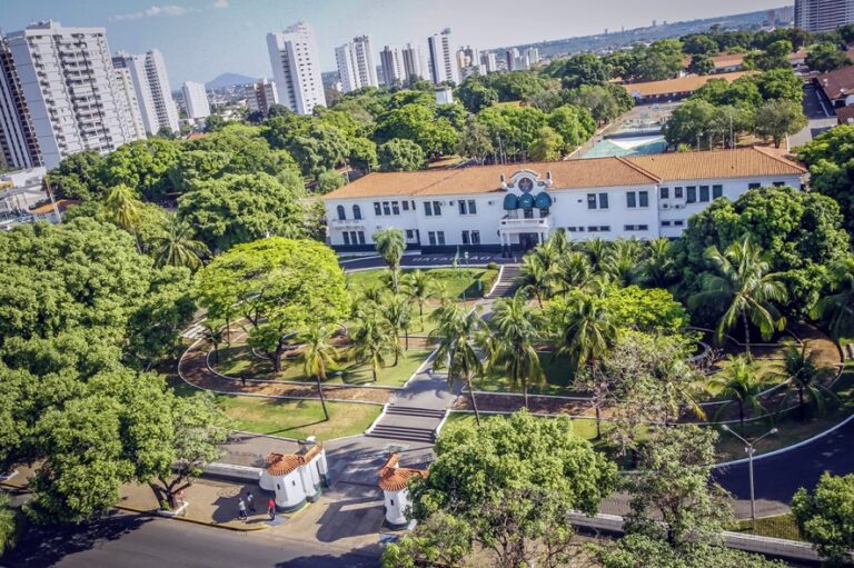 O prédio histórico do 44º Batalhão de Infantaria Motorizado está localizado na região central de Cuiabá