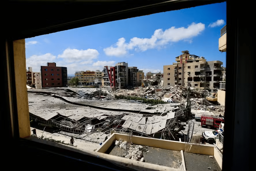 Destruição causada por bombardeio israelense em Tiro, no sul do Líbano