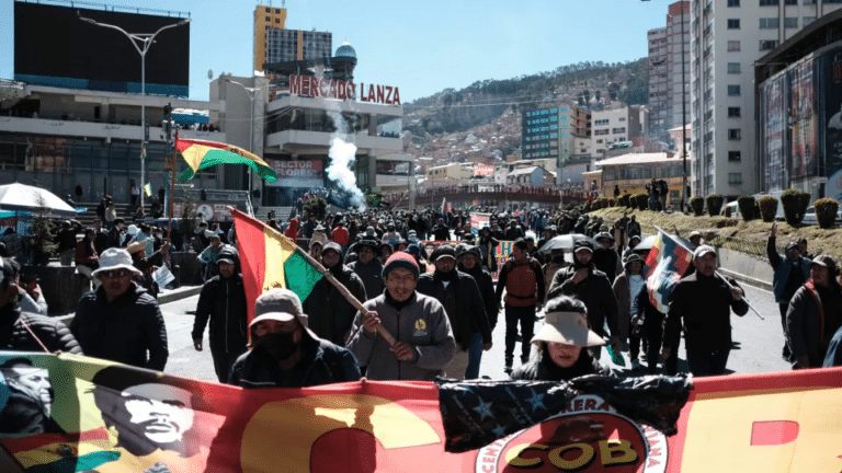 Manifestantes ocupam as ruas de La Paz