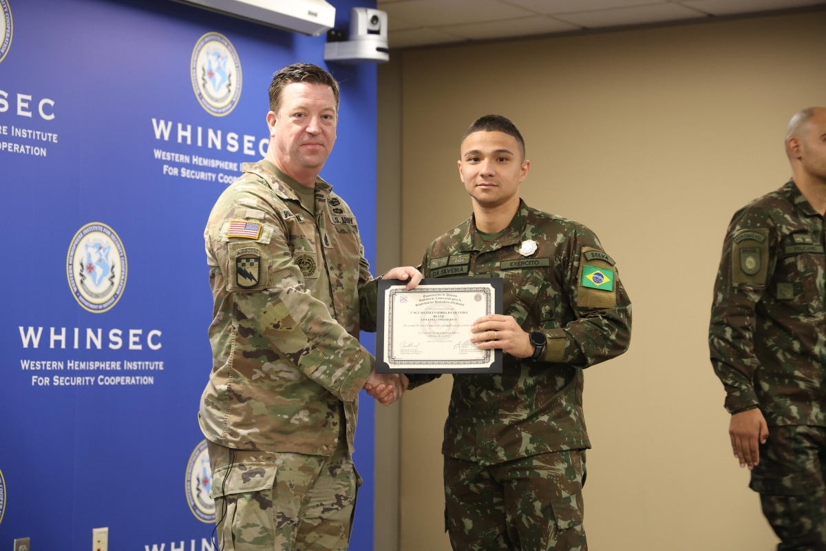 Sargento Da SIlveira teve o melhor desempenho físico no Curso Básico de Liderança, realizado na Non-Commissioned Officer Academy do WHINSEC (USA)
