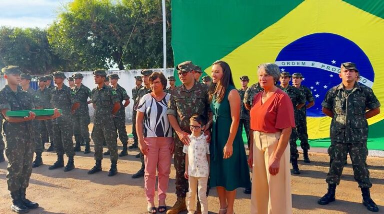 O subtenente Leando Zulpo foi homenageado pela promoção no TG 09-004 - Juína (MT) -