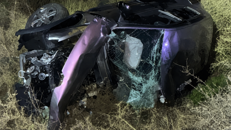 Carro do subtenente ficou destruído após colisão frontal