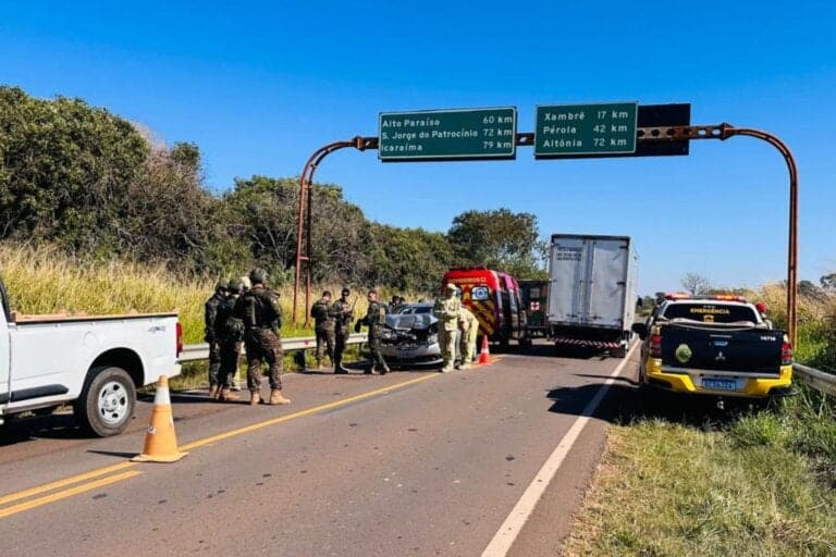 Engavetamento em barreiras do Exército em Umuruama - PR