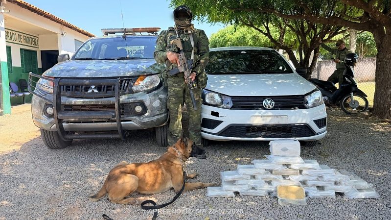 Exército apreende drogas em Porto Esperidião - 25 kg da droga foram localizados em "mocó" no teto do veículo