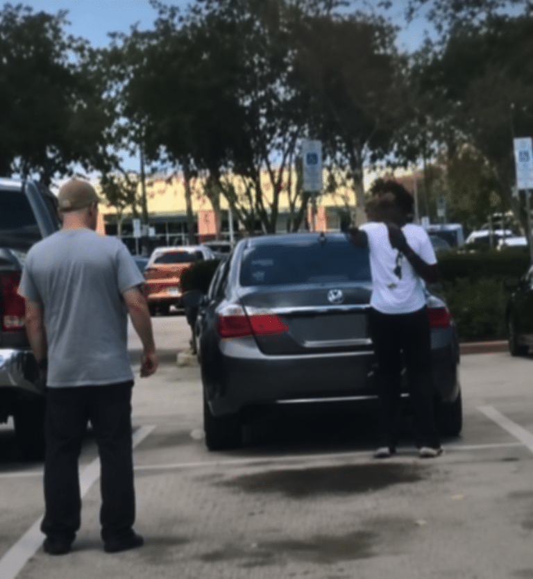 Mulher mata sargento veterano dos EUA após discussão em estacionamento na Flórida