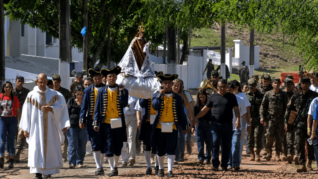 Procissão de Nossa Senhora do Carmo em Forte Coimbra reuniu religiosos, fiéis e militares