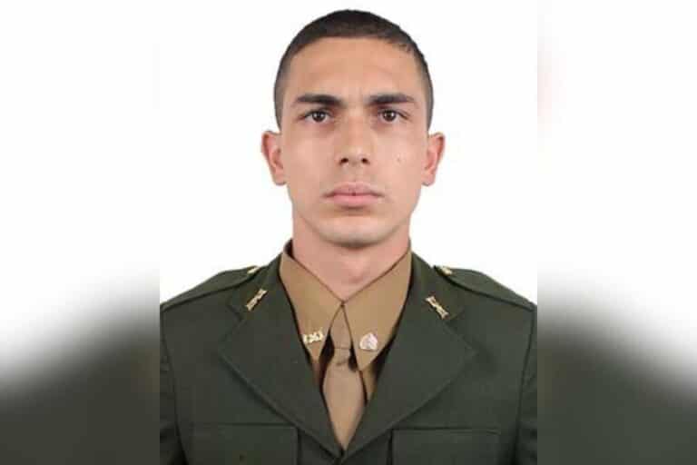 O 3º sargento de Cavalaria Nícolas Martins, de 20 anos, morreu na manhã desta terça-feira (7) em um acidente durante um exercício de adestramento no Campo de Instrução de Santa Maria