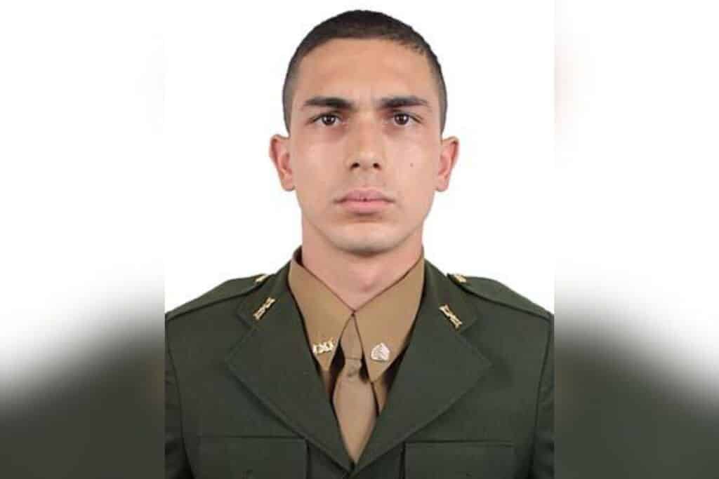 O 3º sargento de Cavalaria Nícolas Martins, de 20 anos, morreu na manhã desta terça-feira (7) em um acidente durante um exercício de adestramento no Campo de Instrução de Santa Maria