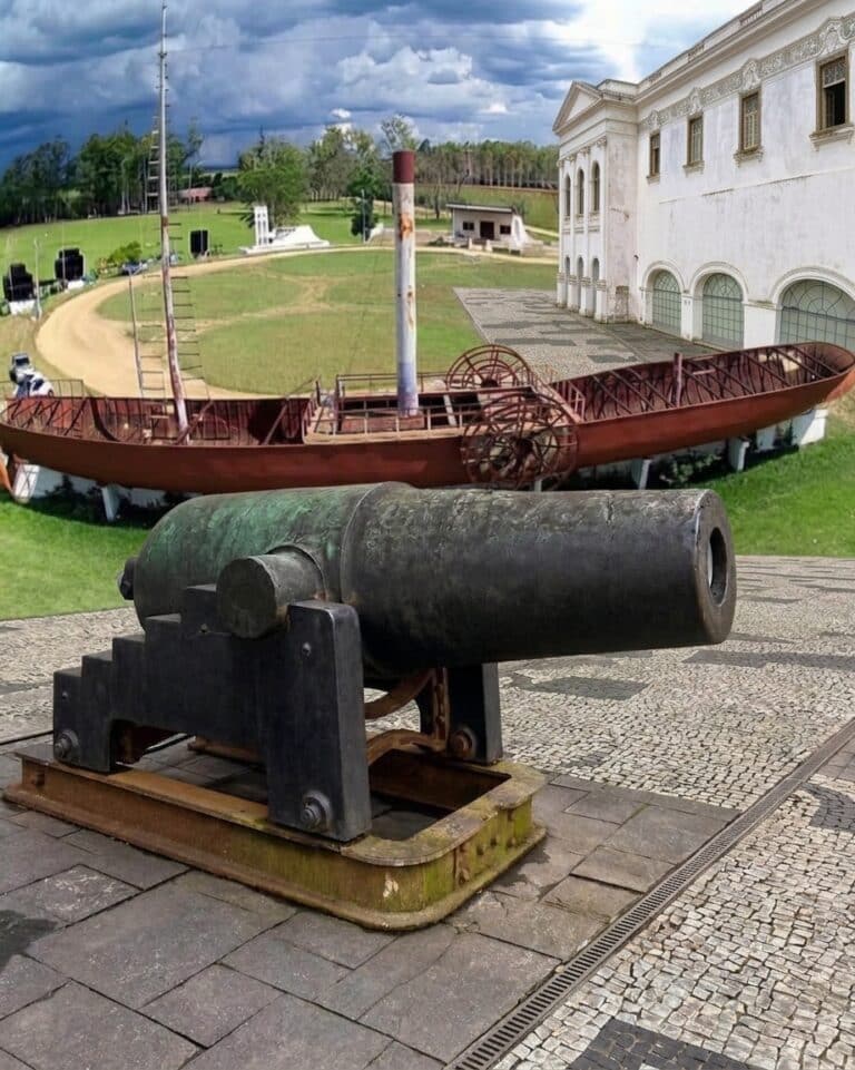 Canhão El Cristiano e canhoneira Anhambaí