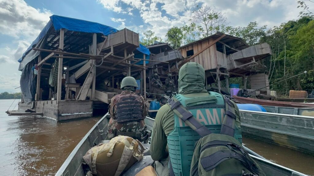 Exército inutiliza instalações de garimpo ilegal no Amazonas