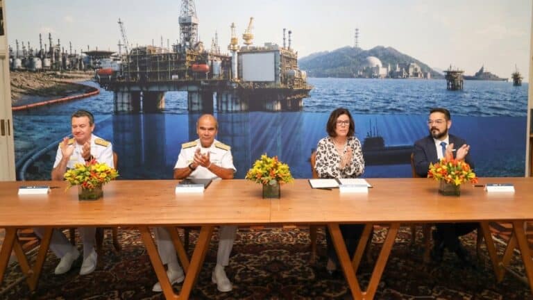 Marinha e Petrobrás assinam convênio de cooperação sobre Margem Equatorial