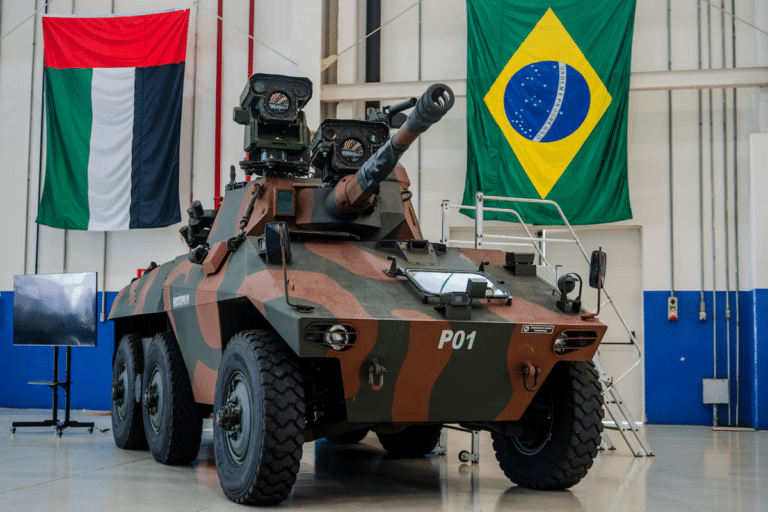 O blindado de reconhecimento Cascavel modernizado apresentado pela Akaer ao Exército: primeira viatura equipada com sistema antidrone