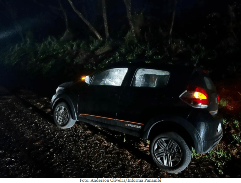 Fiat Mobi envolvido em acidente com militares do Exército em Panambi