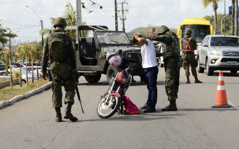 Fuerzas armadas patrullan calles durante huelga de la Policía en la turística ciudad de Natal