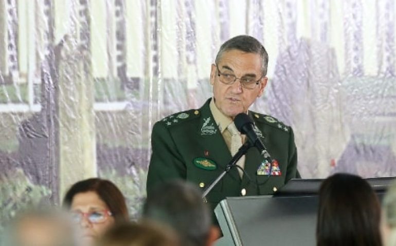 16dez2015-nos-aprendemos-a-licao-estamos-escaldados-diz-o-comandante-do-exercito-general-eduardo-villas-boas-1481449285826_615x300