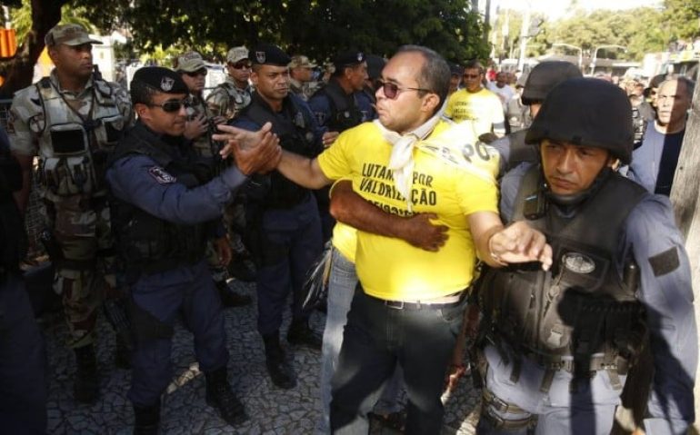 63244466_Recife-PE-09-12-2016-Policia-MilitarManifestacaoManifestantes-da-Policia-Militar-real