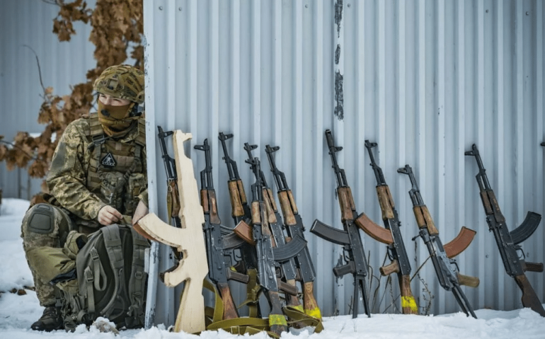 O fuzil AK 47 está sendo muito utilizado pelo exército da Ucrânia