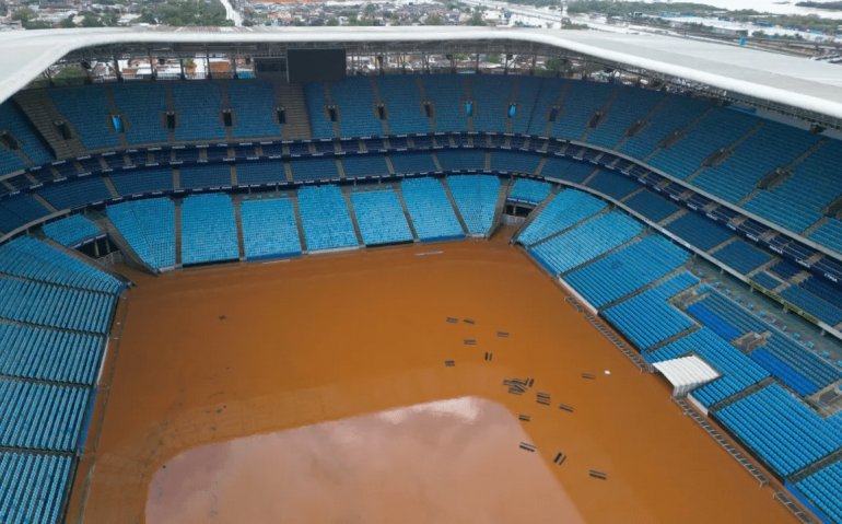 A Arena do Grêmio, em Porto Alegre, foi alagada no mês passado (Ramiro Sanchez/Getty Images)