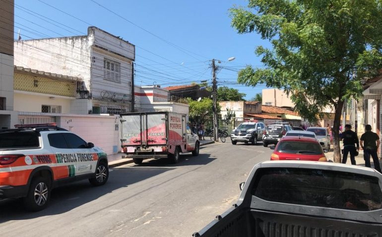 Oficial da aeronáutica reage a assalto e mata suspeito, em Fortaleza. — Foto: Paulo Sadat/Sistema Verdes Mares