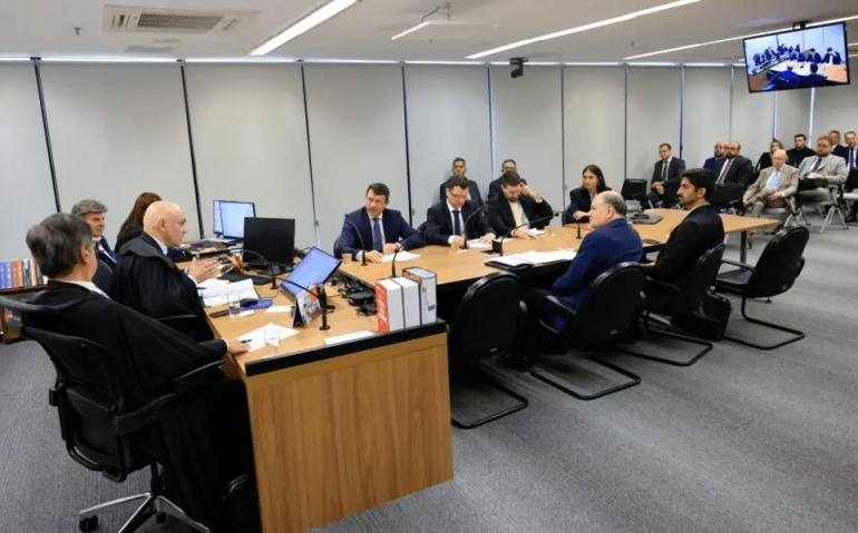 Por ordem de Moraes, ex-ministro ficou frente à frente com Freire Gomes em audiência na sede do STF 
(Lucas Mendes//CF)/Divulgação)