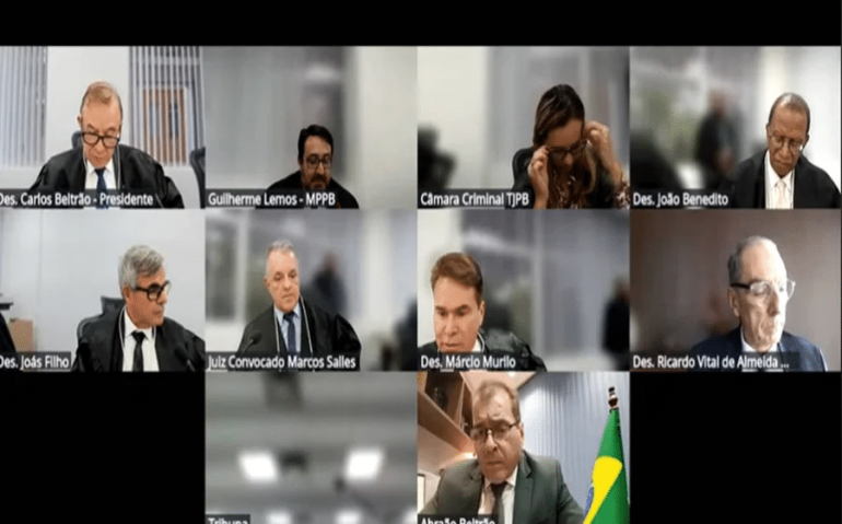 Advogado ostentava bandeira do Brasil e usava terno verde-oliva na sessão da Câmara Criminal do TJPB (Reprodução: Metrópoles)