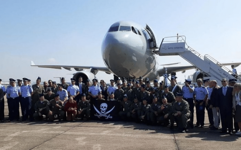 A330-200 chegou ao Brasil na segunda-feira (25) , vindo dos Estados Unidos, e tem capacidade de transportar 250 passageiros
Cristina Indio do Brasil / Agência Brasil