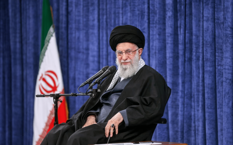 Assim que que tornou líder supremo do Irã, em 19898, o aiatolá Khamenei encarregou os Guardas de desenvolver uma indústria doméstica de armas  Foto: Wana News Agency/via REUTERS