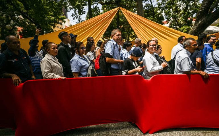 Venezuela intensifica alistamento para enfrentar os EUA — Foto: Pedro Mattey/AFP