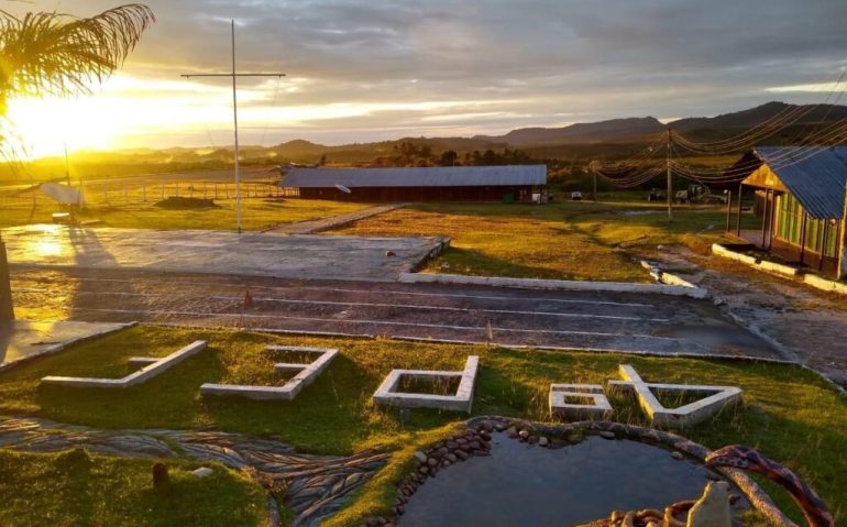 Amanhecer no 4º Pelotão de Fronteira (Surucucu, Roraima) - Imagem: CComSEx