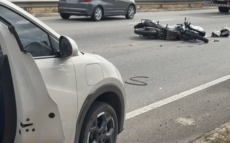 Acidente aconteceu na BR-101 em Parnamirim, na Grande Natal — Foto: Kleber Teixeira/Inter TV Cabugi