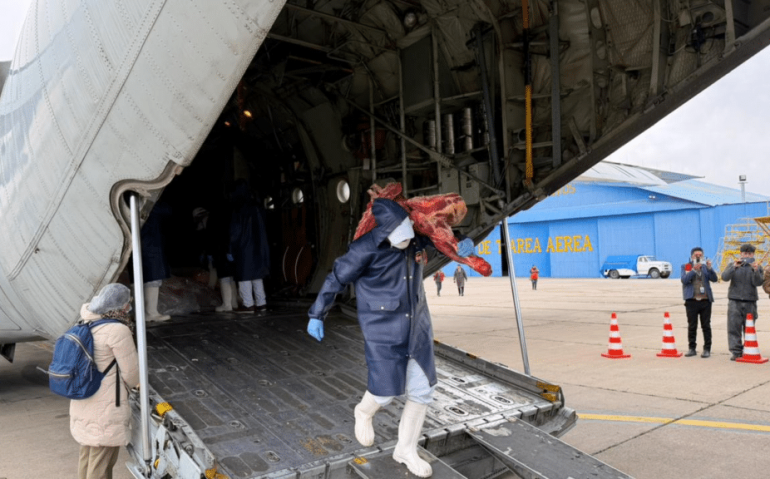 C-130 com carne é descarregado em Santa Cruz de la Sierra – Foto: Fuerza Aerea Boliviana