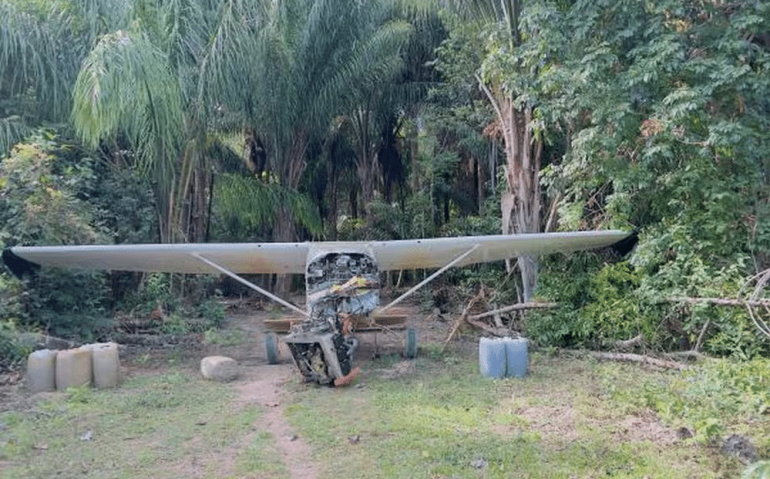 Avião foi interceptado e piloto fugiu — Foto: FAB/Divulgação