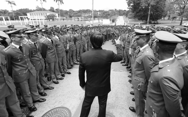 26 de novembro de 2022-Na AMAN, Jair Bolsonaro se dirige aos aspirantes recém-formados