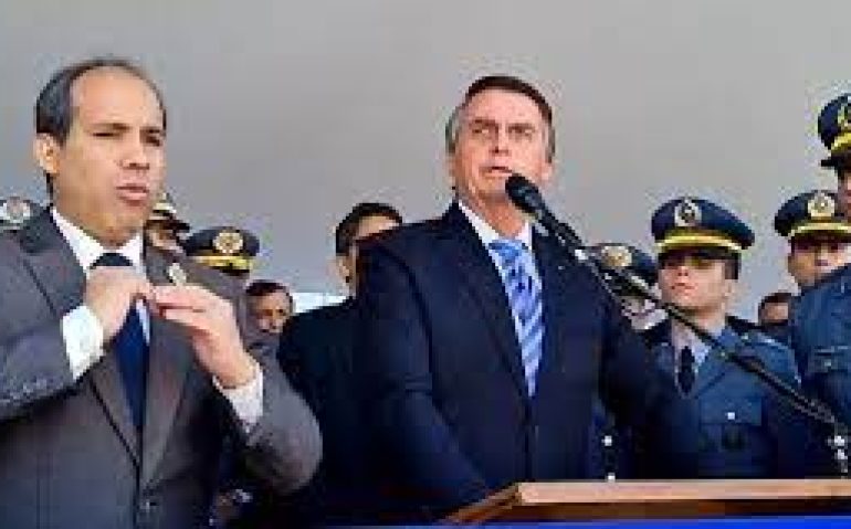 BOLSONARO NA ACADEMIA DO BARRO BRANCO