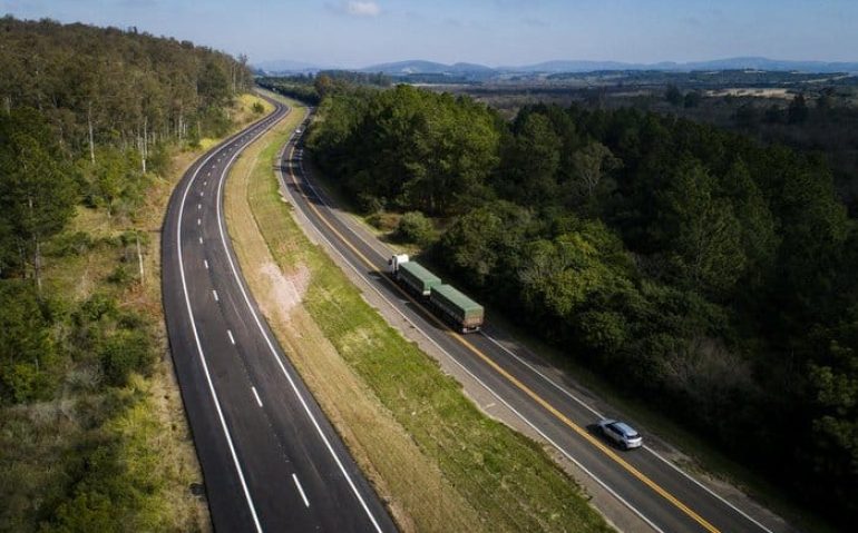Trecho entre os kms 330 e 340 fica próximo a Barra do Ribeiro
Mateus Bruxel / Agencia RBS