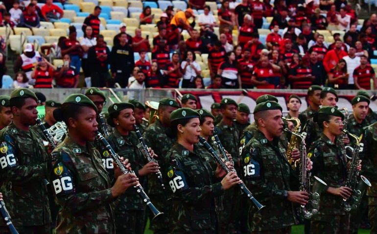 Banda do Exército no Maracanã