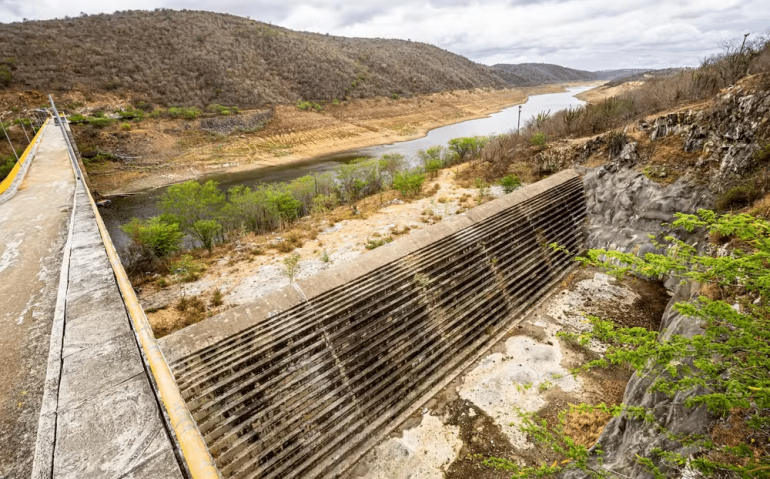 Barragem de Jucazinho opera com pouco mais de 1% — Foto: Hans Von Manteuffel