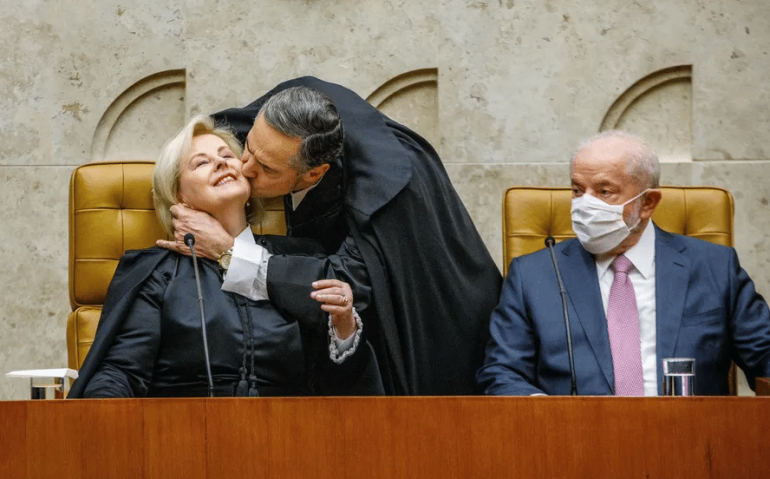 Rosa Weber, Barroso e Lula durante a posse do novo presidente do Supremo — Foto: Brenno Carvalho