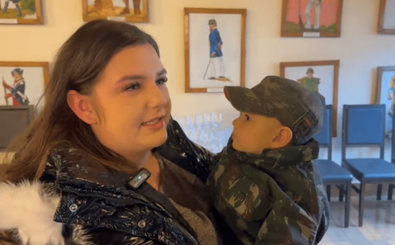 Bebê resgatado fardado no dia do soldado